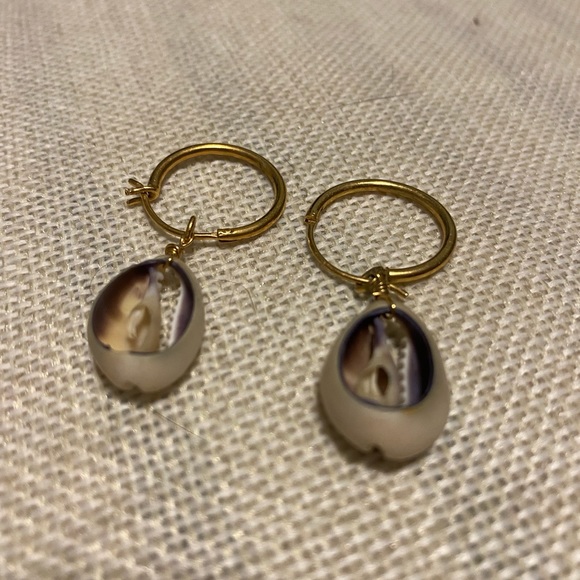 Seashell Earrings and Necklace - Picture 5 of 5